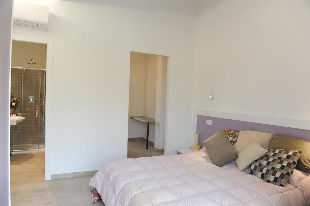 A bed or beds in a room at Il Granaio di Rossetti Elisabetta
