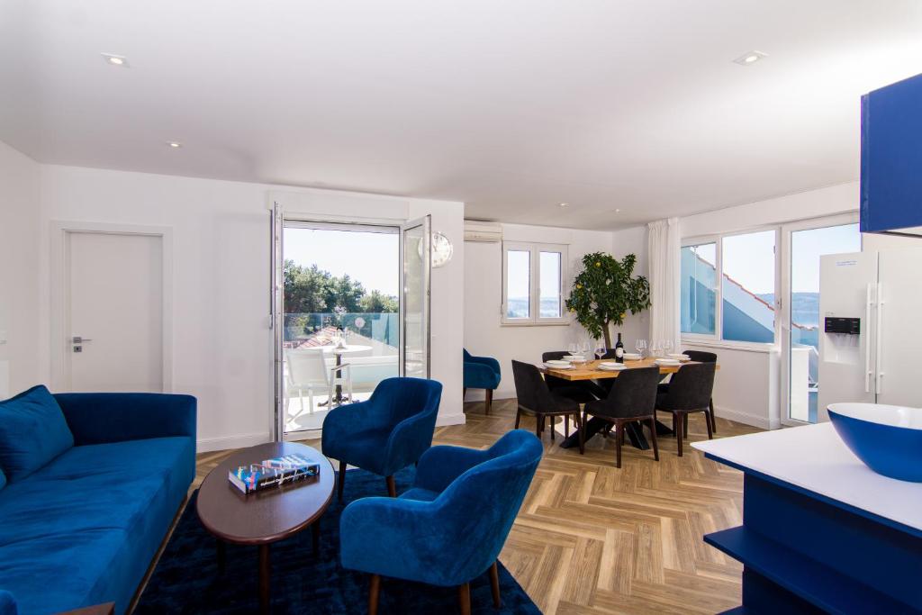 Posedenie v ubytovaní Seafront Luxury Apartments Fun