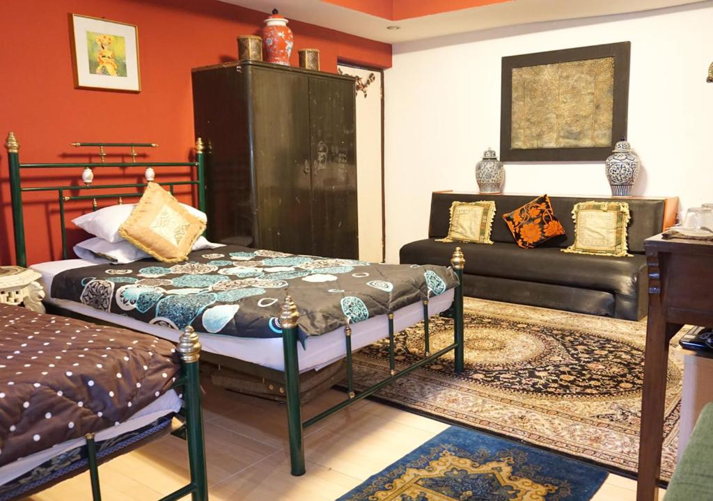 Voodi või voodid majutusasutuse Badjoeri Ethnic Wooden Homestay toas