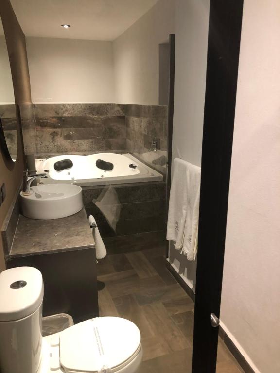 Hotel Isabel - Chambre Jumelle Avec Salle De Bain