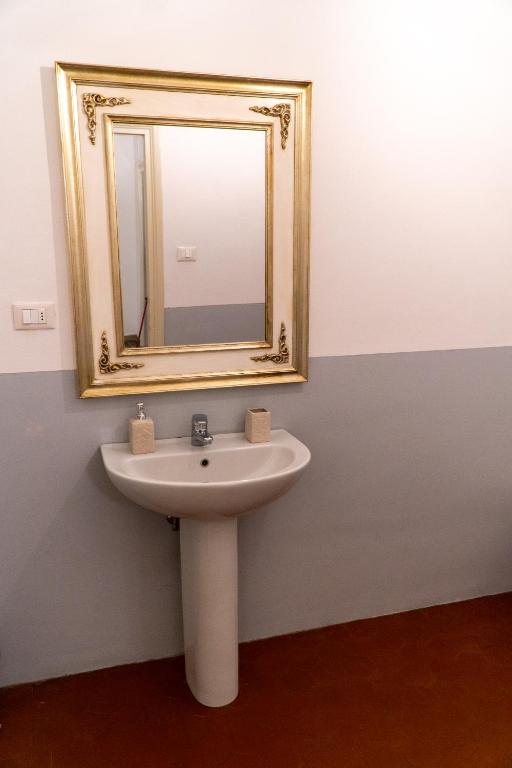 
Quadruple Room with Shared Bathroom and Balcony
