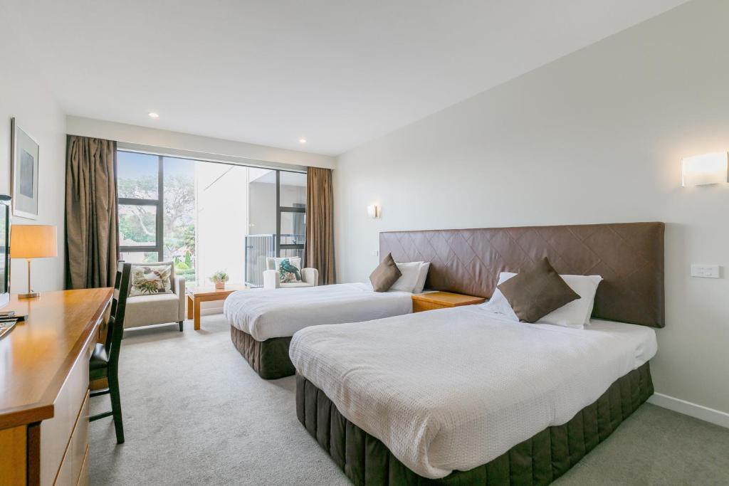 Postel nebo postele na pokoji v ubytování Boulevard Hotel