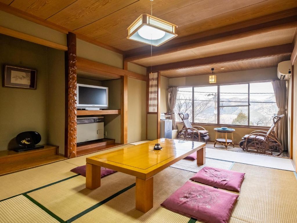 Uma televisão e/ou sistema de entretenimento em Shirayunoyado Yamadaya Hakone Gora