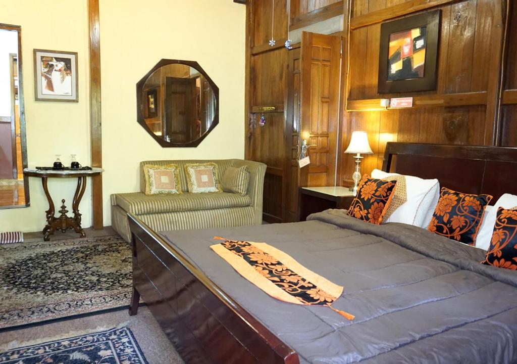 Voodi või voodid majutusasutuse Badjoeri Ethnic Wooden Homestay toas