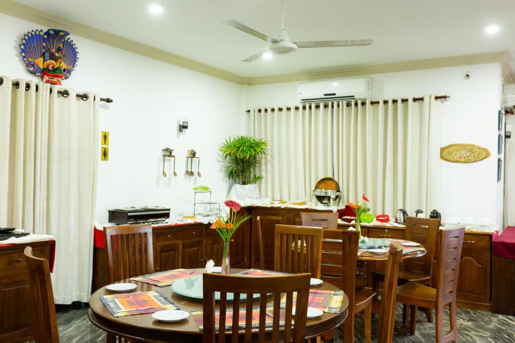 Restaurace v ubytování Hotel Yo Kandy