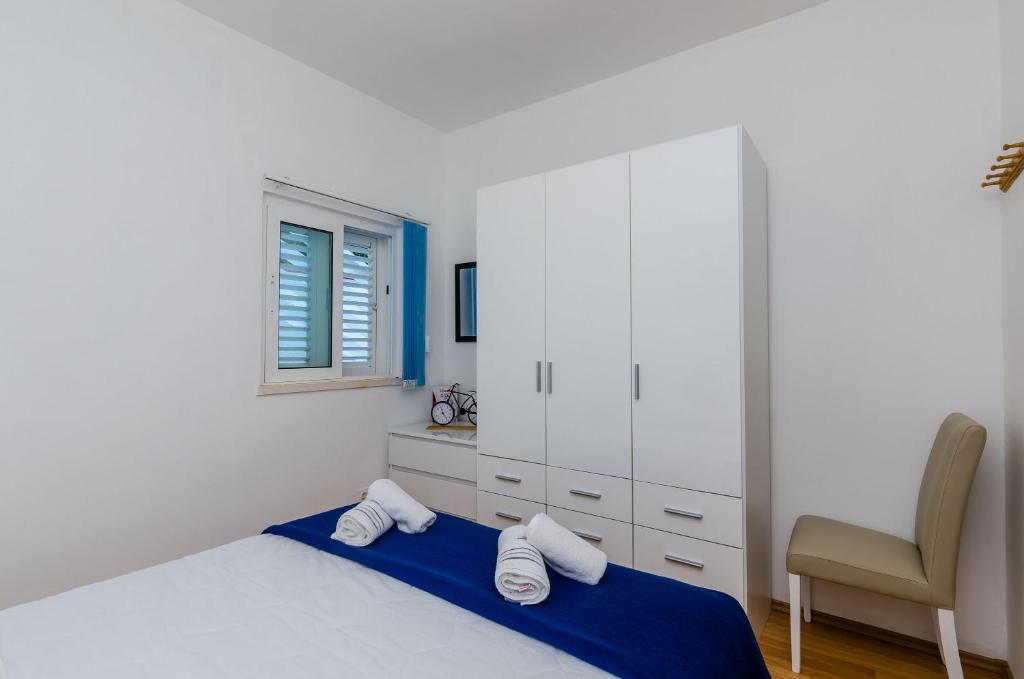 Postel nebo postele na pokoji v ubytování Apartments Lorena Mljet