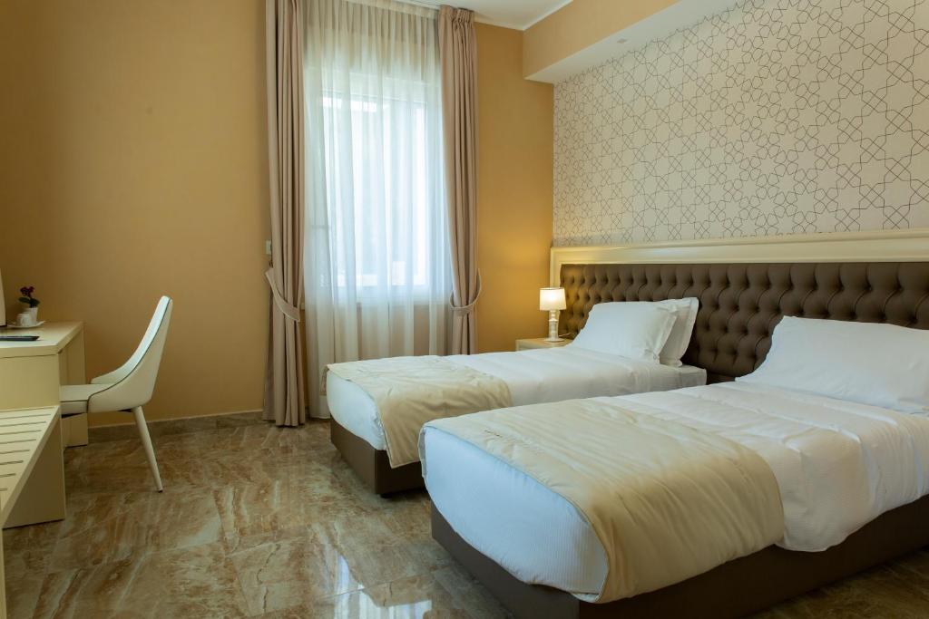 Postel nebo postele na pokoji v ubytování Aurum Suites