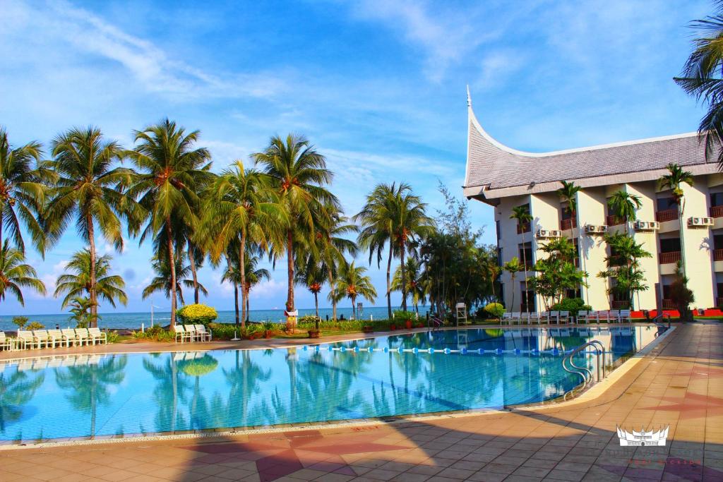 Bazén v ubytování The Grand Beach Resort Port Dickson nebo v jeho okolí