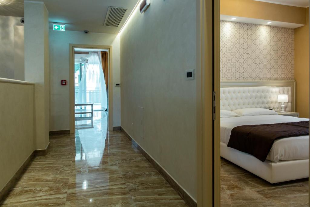 Postel nebo postele na pokoji v ubytování Aurum Suites