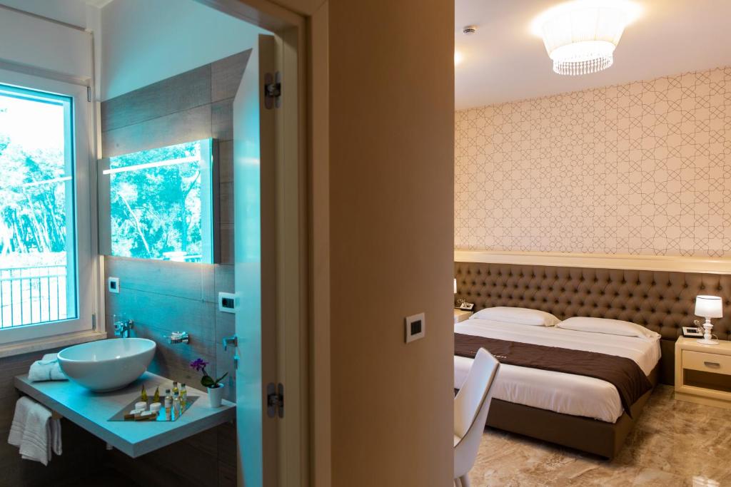 Postel nebo postele na pokoji v ubytování Aurum Suites