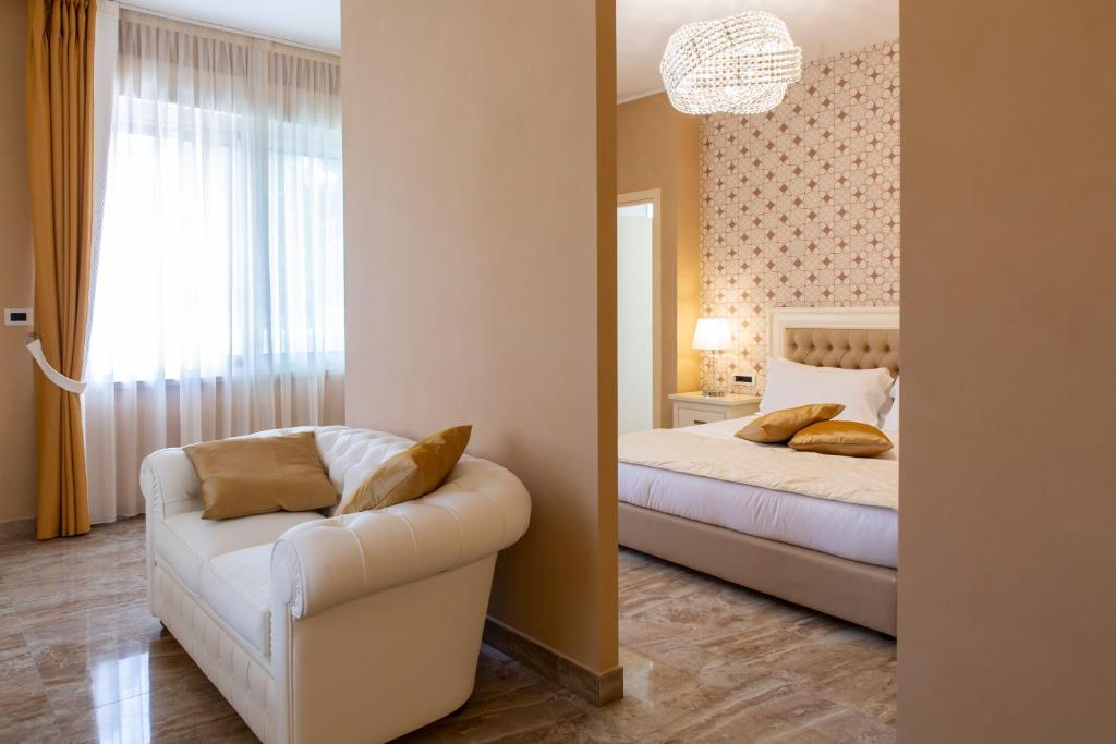 Postel nebo postele na pokoji v ubytování Aurum Suites