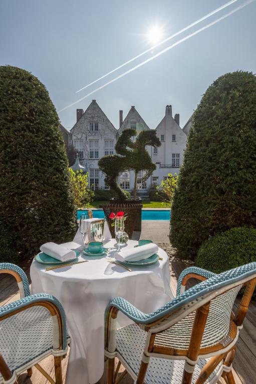 Bazén v ubytování Exclusive Suites The Secret Garden nebo v jeho okolí