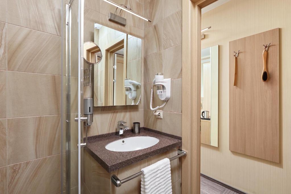Granat Hotel - Camera Doppia O Gemella Con Doccia