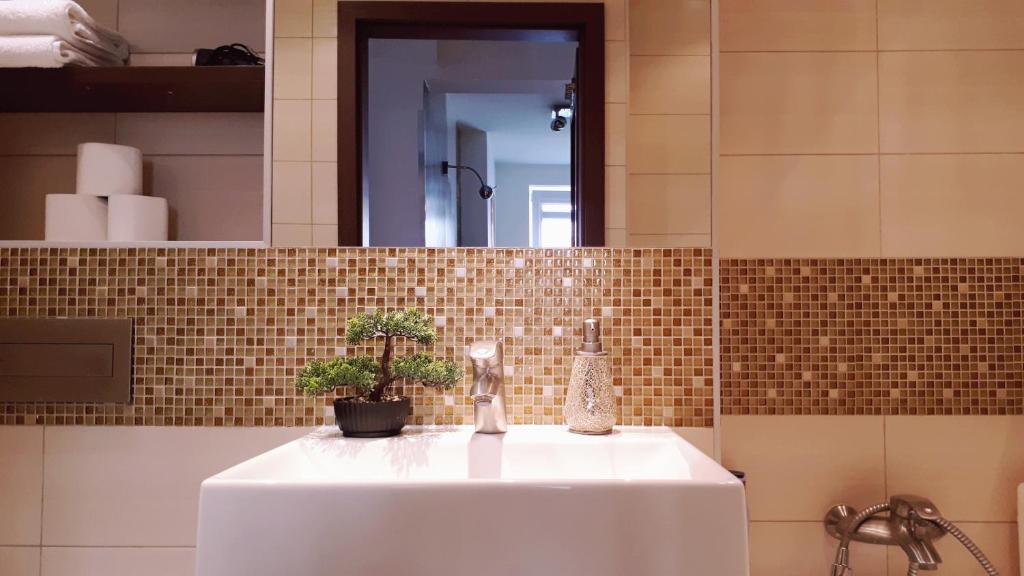 Stylish and spacious by Cooee Apartments - 12