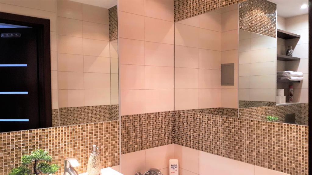 Stylish and spacious by Cooee Apartments - 13