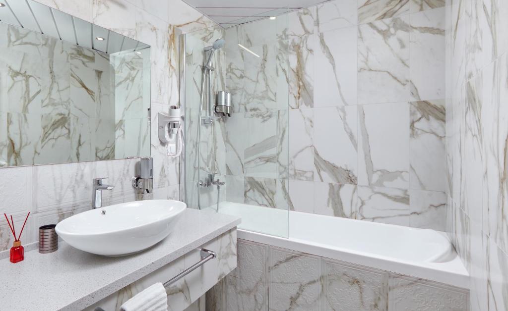 Granat Hotel - Camera Doppia Con Bagno Privato