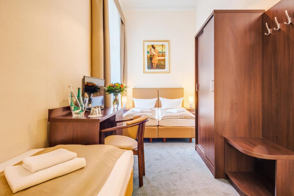 Postel nebo postele na pokoji v ubytování Upper Room Hotel Kurfürstendamm