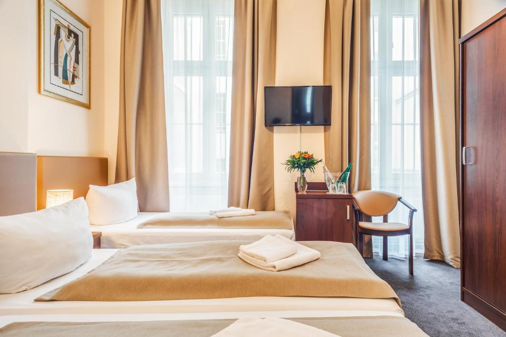 Postel nebo postele na pokoji v ubytování Upper Room Hotel Kurfürstendamm