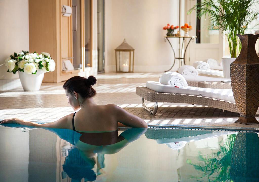 Bazén v ubytování Grand Hotel Rimini nebo v jeho okolí