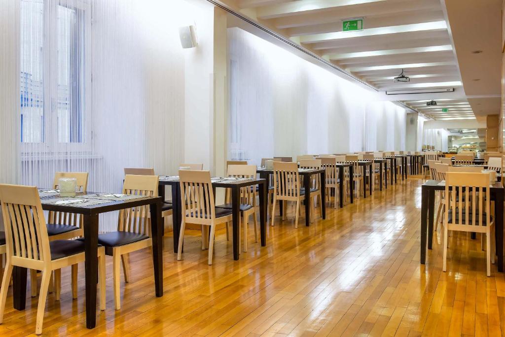 Restaurace v ubytování Hotel Genova