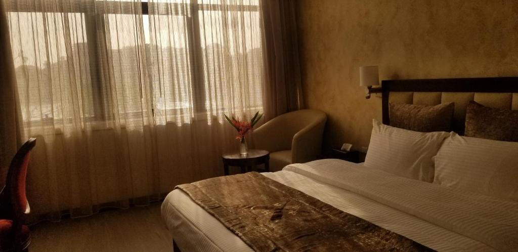 Postel nebo postele na pokoji v ubytování Mamba Point Hotel