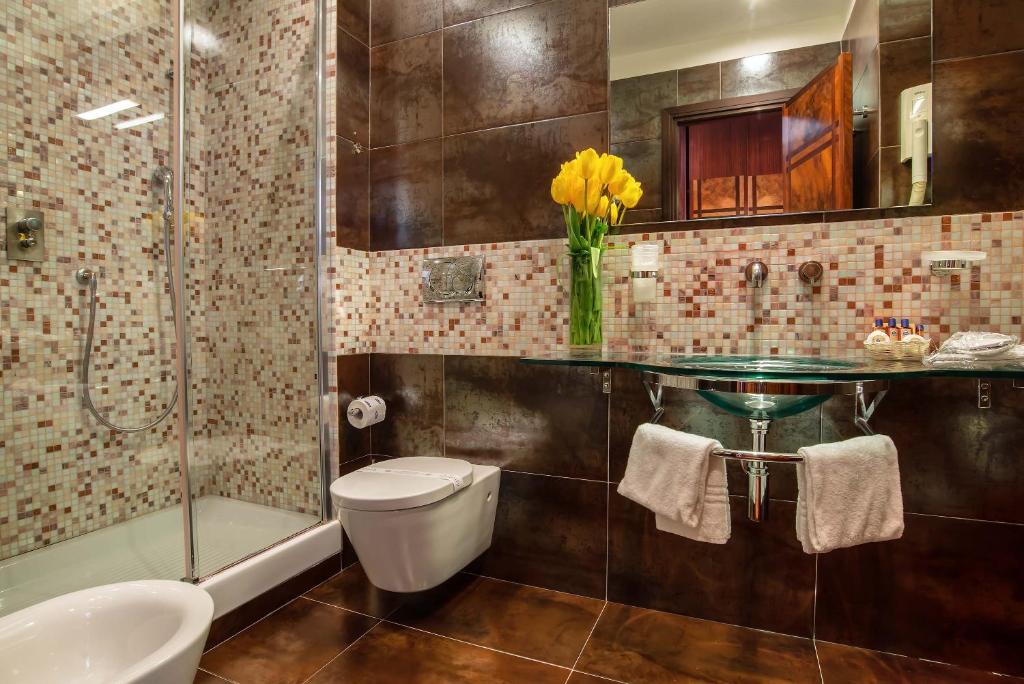 Koupelna v ubytování Hotel Memphis