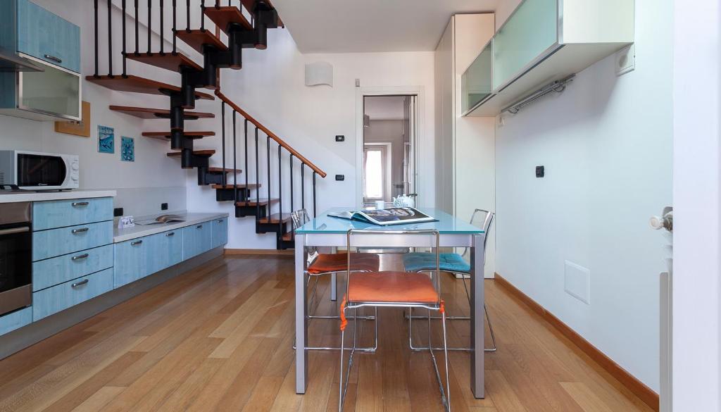 A kitchen or kitchenette at Italianway - Baiamonti 1