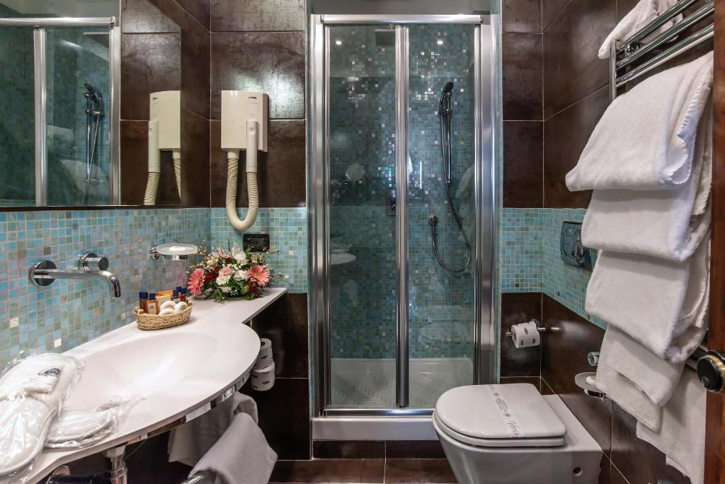 Koupelna v ubytování Hotel Memphis