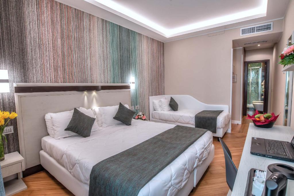 Postel nebo postele na pokoji v ubytování Hotel Memphis