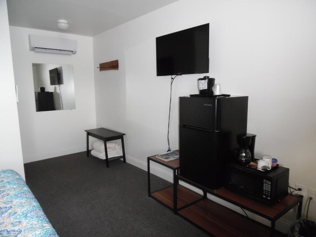 Wachapreague Inn - Motel Rooms - King Room