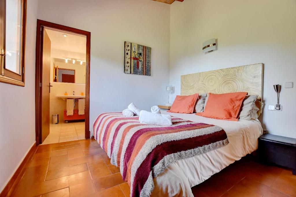 Postel nebo postele na pokoji v ubytování Villa Bell Lloc by SOMNIA