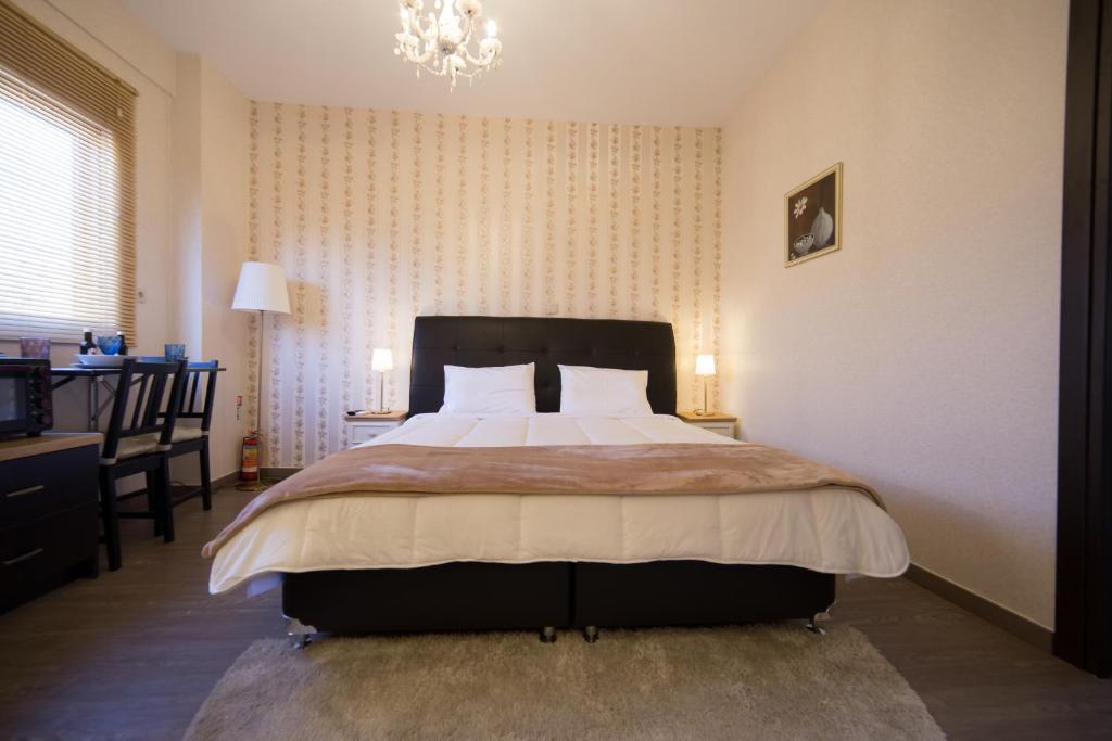 MARGARITA'S SUITES - 1