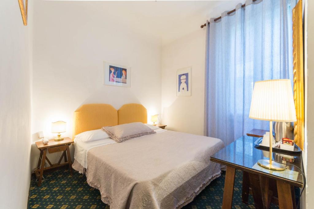 Postel nebo postele na pokoji v ubytování Hotel Rex