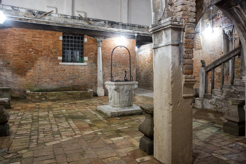 a room with a fountain in a brick building at Hotel Ca' Nobile Corner in Venice