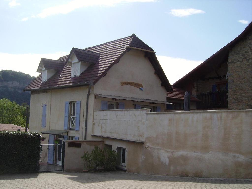 a house with a fence in front of it at A deux pas du Rhone in Sault-Brénaz