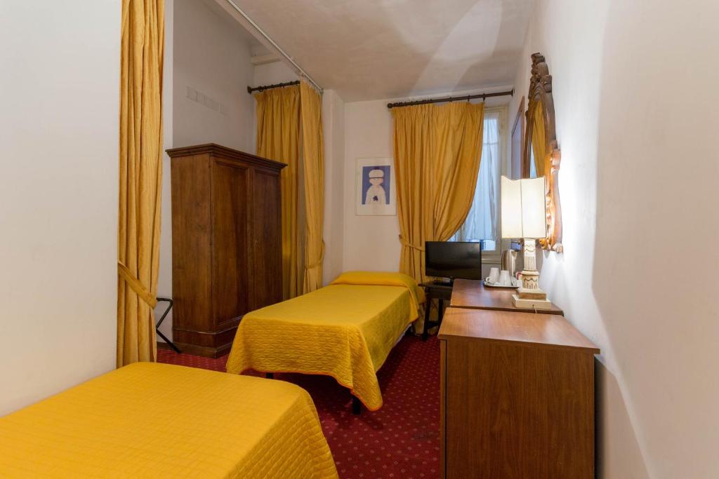 Postel nebo postele na pokoji v ubytování Hotel Rex