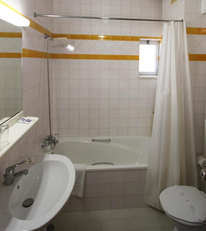 
Twin Room with Land View
