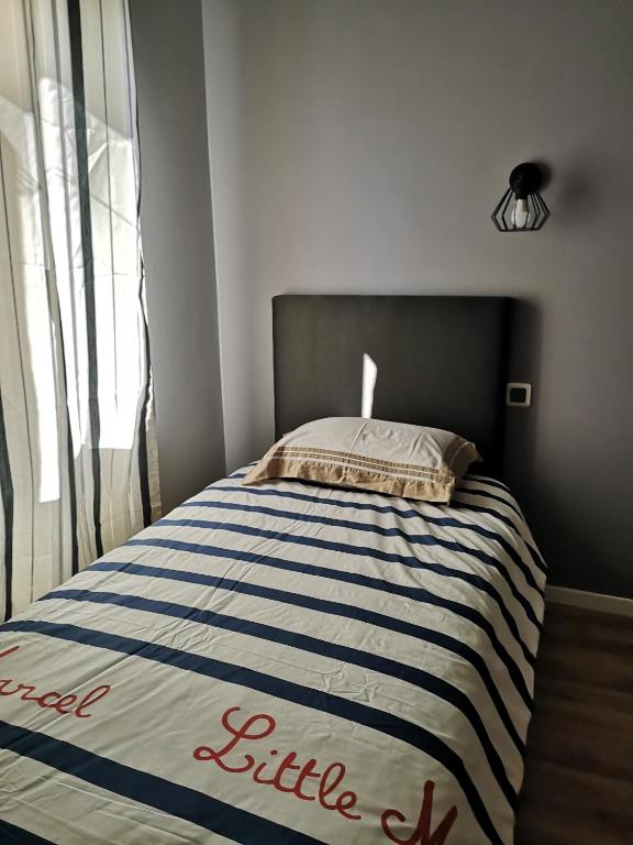 Katil atau katil-katil dalam bilik di Beachside appartement in center of Cannes