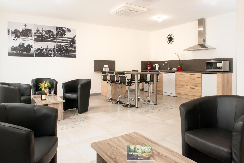 Η κουζίνα ή μικρή κουζίνα στο Appartement Duplex Totalement Meublé et Équipé