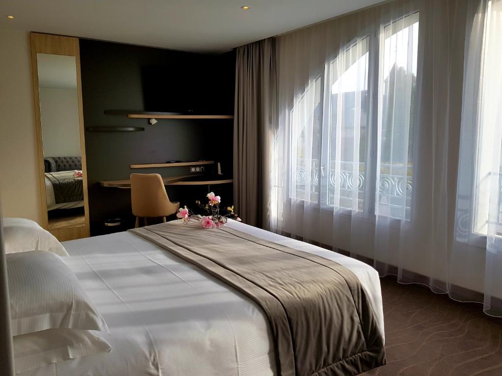 
Un ou plusieurs lits dans un hébergement de l'établissement Brit Hotel de Grignan Vichy
