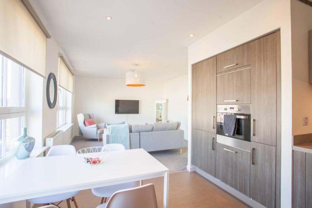 Beautifully furnished Southside new-build Flat