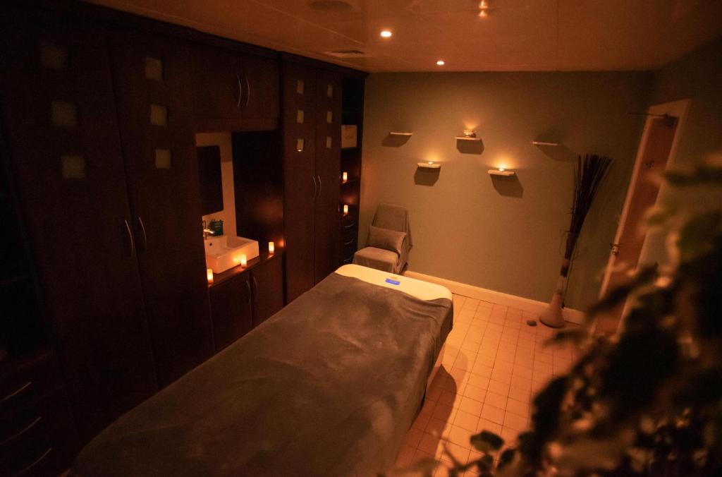 Postel nebo postele na pokoji v ubytování The Ballyliffin Lodge and Spa