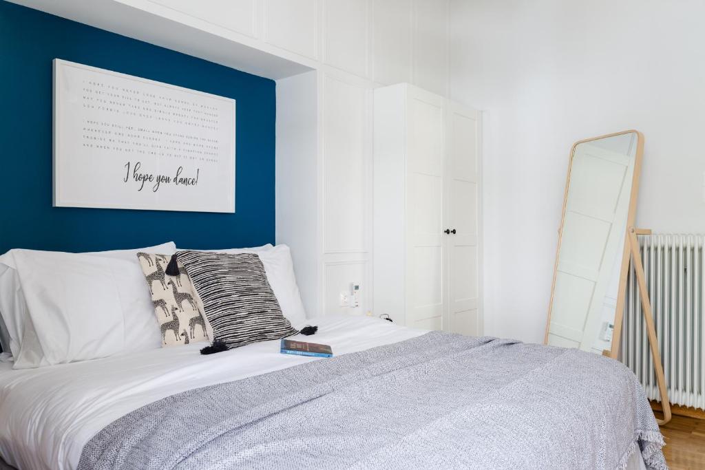 Posteľ alebo postele v izbe v ubytovaní Desirable 1BD Apartment in Kolonaki by UPSTREET