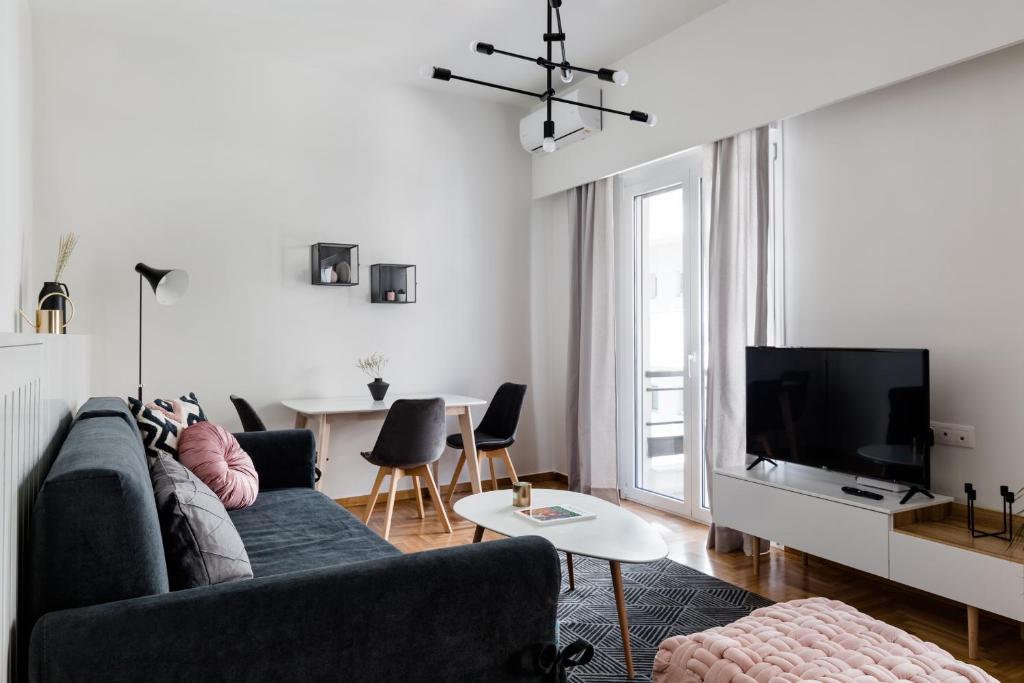 Televízia a/alebo spoločenská miestnosť v ubytovaní Desirable 1BD Apartment in Kolonaki by UPSTREET