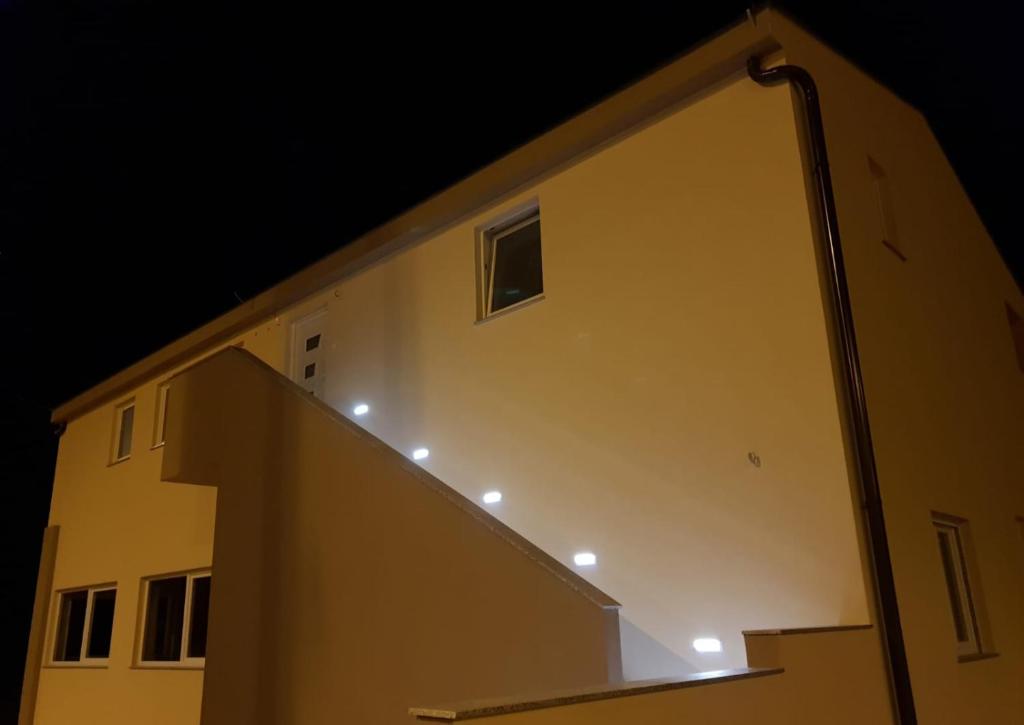een open deur van een gebouw met lichten erop bij Apartment Mate in Bibinje