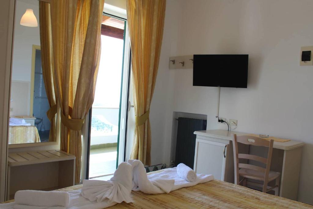TV a/nebo společenská místnost v ubytování Hotel Al Bosco