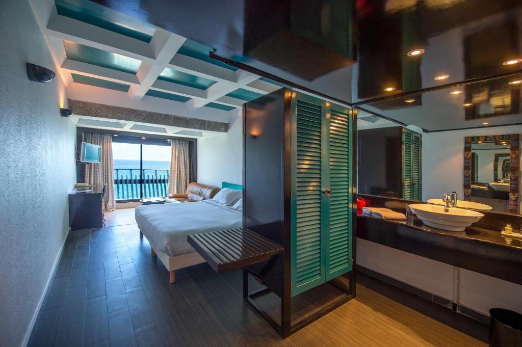 Un pat sau paturi într-o cameră la Hotel Lagon 2