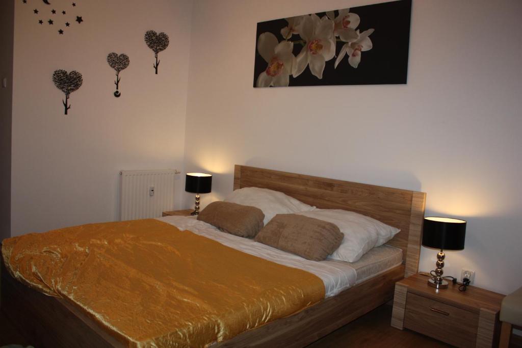 Posteľ alebo postele v izbe v ubytovaní KOLOBRZEG apartamenty GREG POLANKI