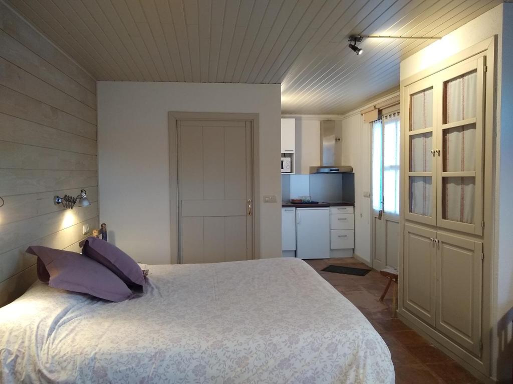 Postel nebo postele na pokoji v ubytování Hostal D'Éller