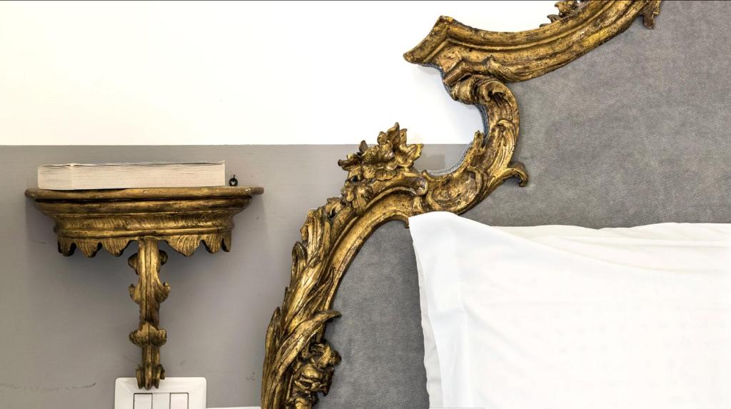 Łóżko lub łóżka w pokoju w obiekcie Navona Hi-Tech Apartment